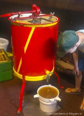 20150712-Slingerketel-lindebloesem-Heuvel-honing-slingeren