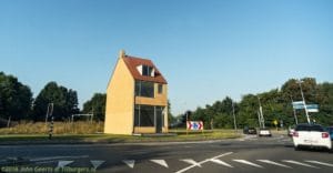 2016-09-14-hasselt-rotonde-draaiend-huis